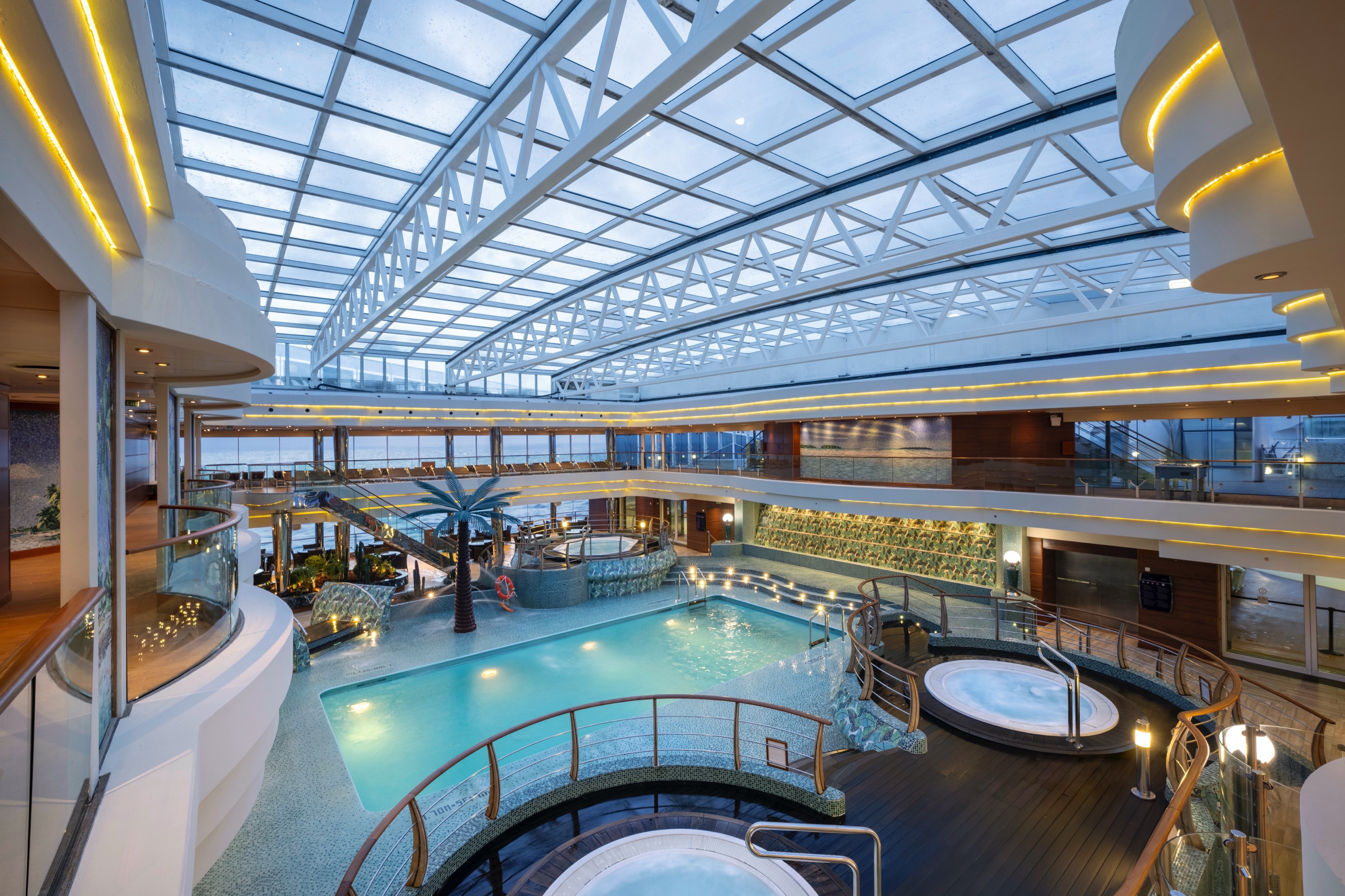 MSC Fantasia - Swimming Pools